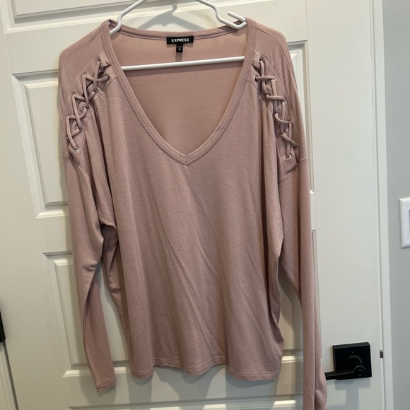 Express Long Sleeve Mauve Criss Cross Detail Top Size Medium - Picture 2 of 5